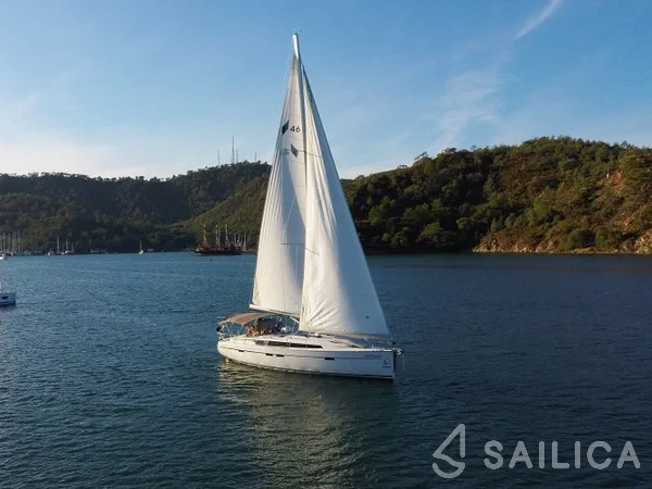 Bavaria 46 Cruiser - Yacht Charter Sailica