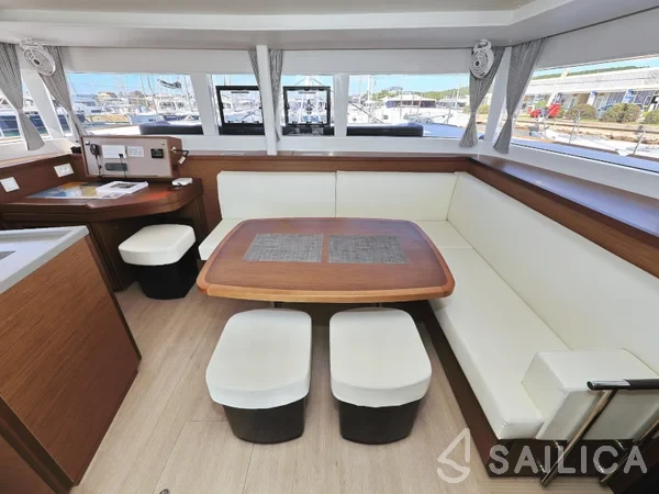Lagoon 450  Flybridge - Yacht Charter Sailica