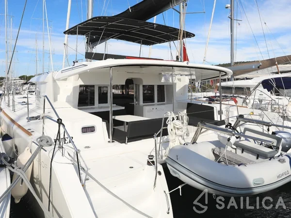 Lagoon 450  Flybridge - Yacht Charter Sailica