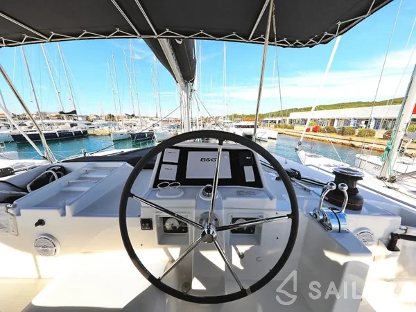 Lagoon 450  Flybridge - Yacht Charter Sailica