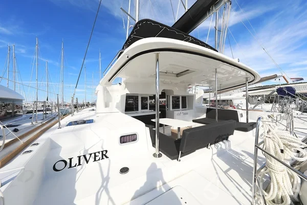 Lagoon 450  Flybridge - Yacht Charter Sailica