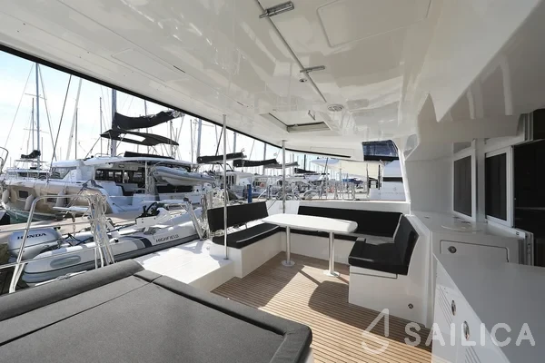 Lagoon 450  Flybridge - Yacht Charter Sailica