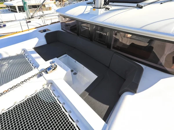 Lagoon 450  Flybridge - Yacht Charter Sailica