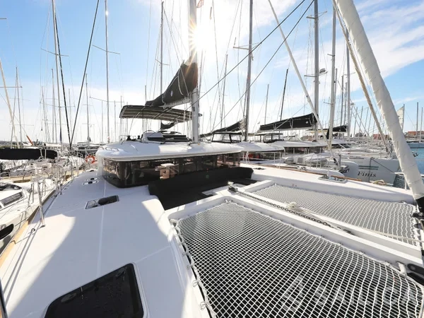 Lagoon 450  Flybridge - Yacht Charter Sailica