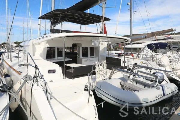 Lagoon 450  Flybridge - Yacht Charter Sailica