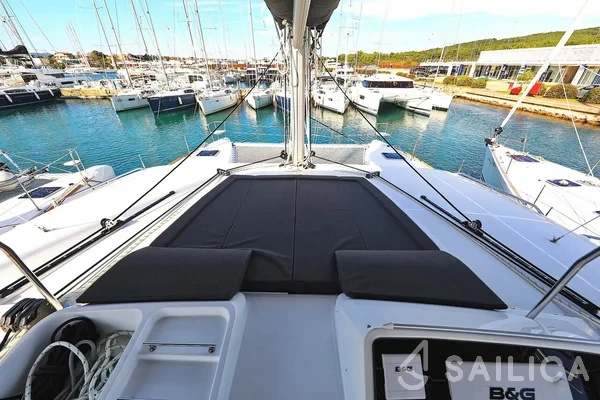 Lagoon 450  Flybridge - Yacht Charter Sailica