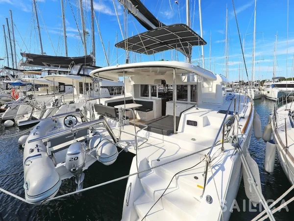 Lagoon 450  Flybridge - Yacht Charter Sailica