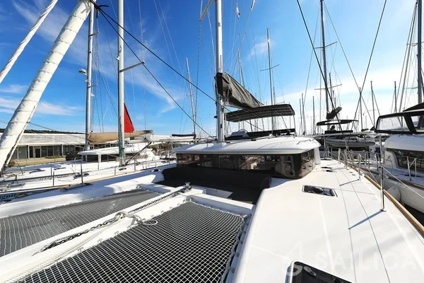 Lagoon 450  Flybridge - Yacht Charter Sailica