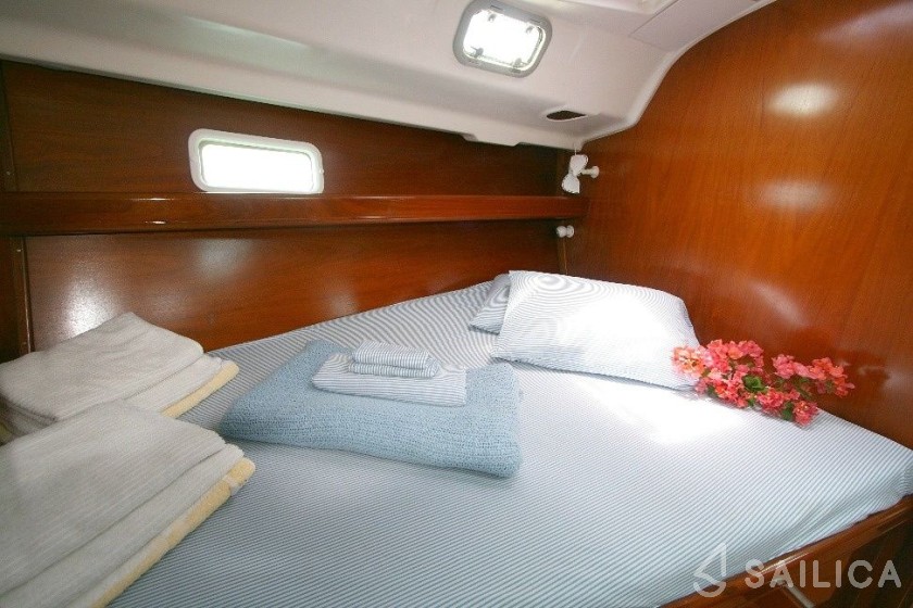 Oceanis 41 - Yacht Charter Sailica