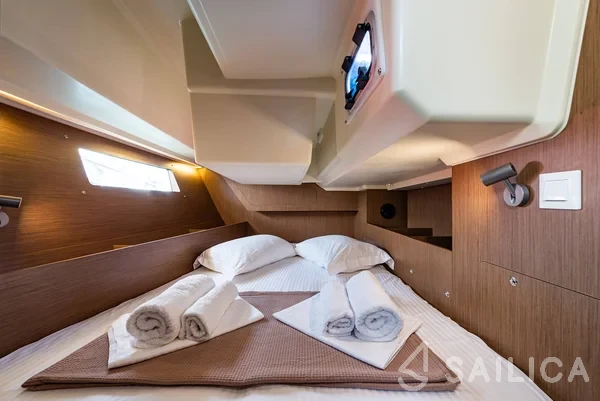 Oceanis 41.1 - Yacht Charter Sailica