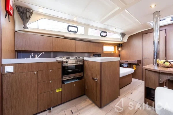 Oceanis 41.1 - Yacht Charter Sailica