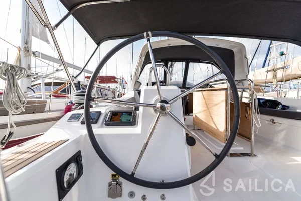 Oceanis 41.1 - Yacht Charter Sailica
