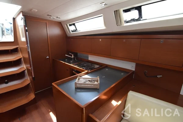 Oceanis 41 - Yacht Charter Sailica