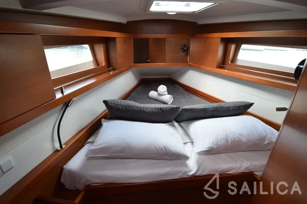Oceanis 41 - Yacht Charter Sailica