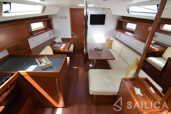 Oceanis 41 - Yacht Charter Sailica