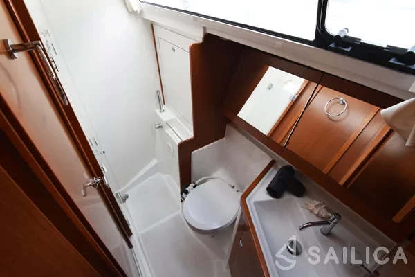 Oceanis 41 - Yacht Charter Sailica