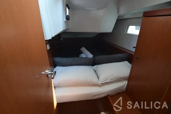 Oceanis 41 - Yacht Charter Sailica