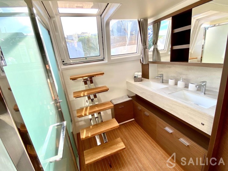 Lagoon 620 - Yacht Charter Sailica