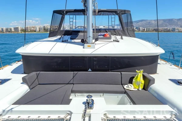Lagoon 450  Flybridge - Yacht Charter Sailica