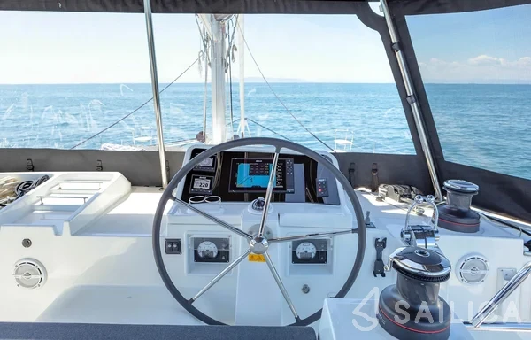 Lagoon 450  Flybridge - Yacht Charter Sailica