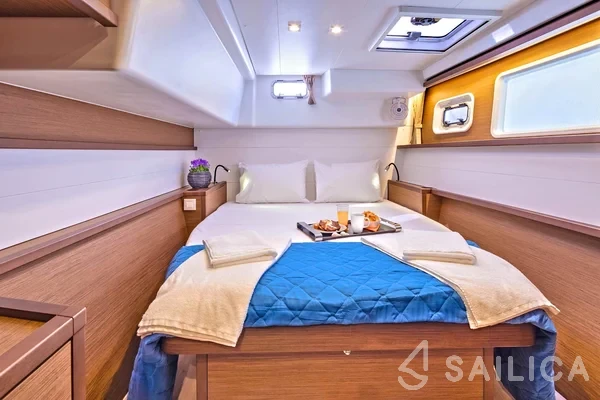 Lagoon 450  Flybridge - Yacht Charter Sailica