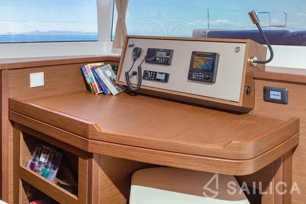 Lagoon 450  Flybridge - Yacht Charter Sailica
