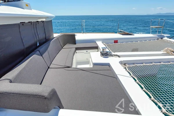 Lagoon 450  Flybridge - Yacht Charter Sailica