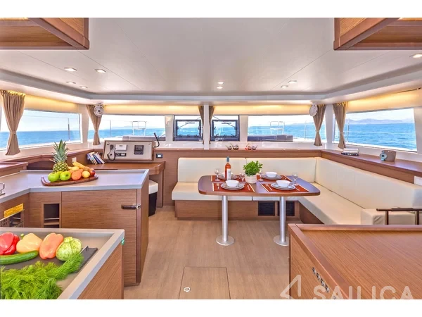 Lagoon 450  Flybridge - Yacht Charter Sailica