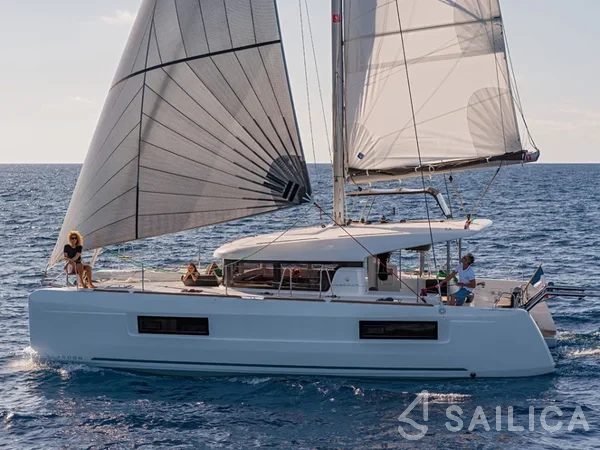 Lagoon 40 - Yacht Charter Sailica