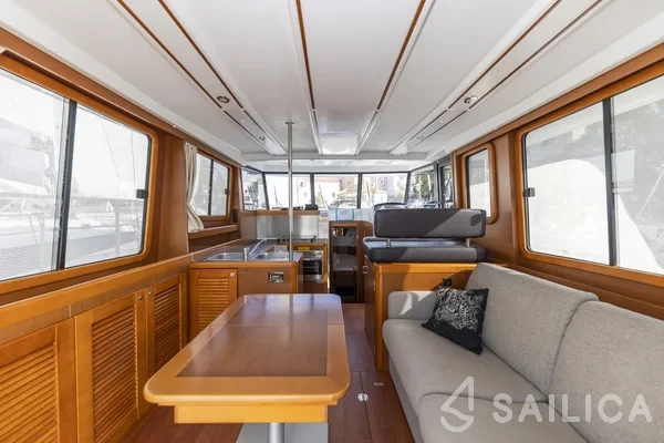 Swift Trawler 34 Fly - Yacht Charter Sailica