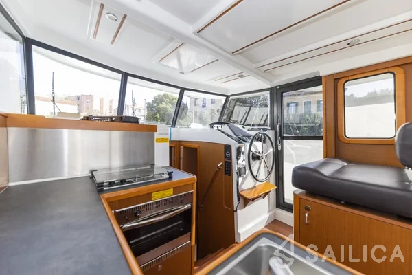 Swift Trawler 34 Fly - Yacht Charter Sailica
