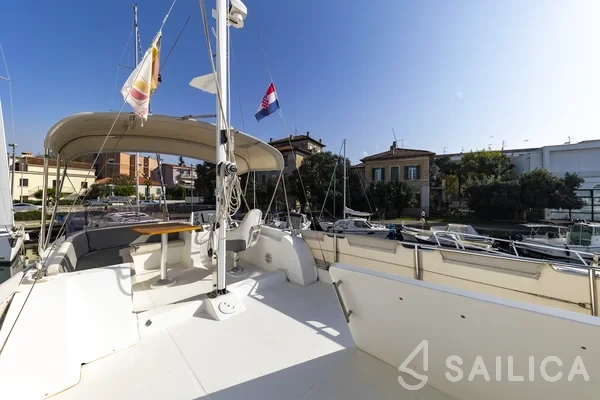 Swift Trawler 34 Fly - Yacht Charter Sailica