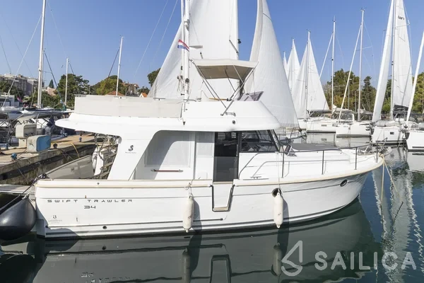 Swift Trawler 34 Fly - Yacht Charter Sailica