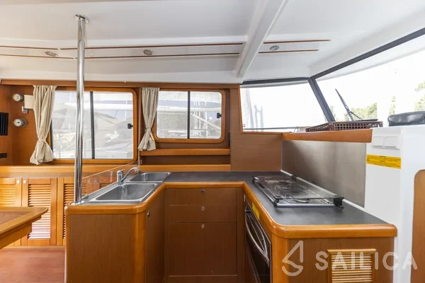 Swift Trawler 34 Fly - Yacht Charter Sailica