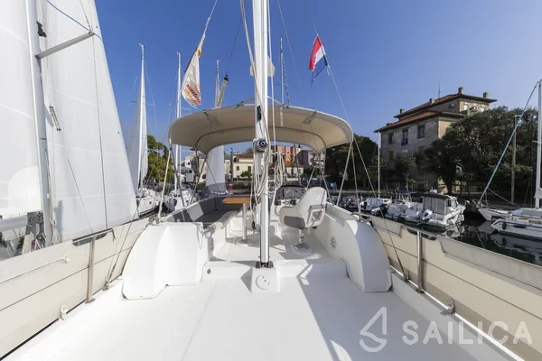 Swift Trawler 34 Fly - Yacht Charter Sailica
