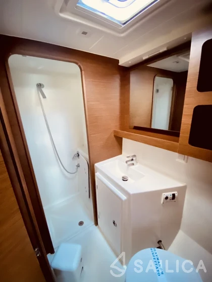 Lagoon 42 - Yacht Charter Sailica