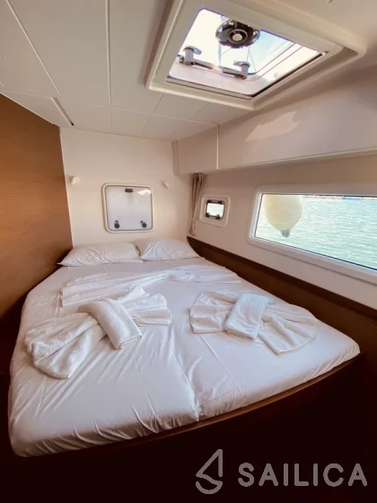 Lagoon 42 - Yacht Charter Sailica