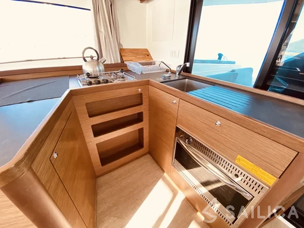 Lagoon 42 - Yacht Charter Sailica