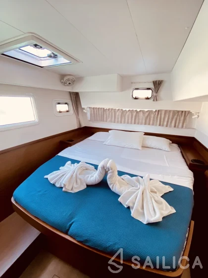 Lagoon 42 - Yacht Charter Sailica