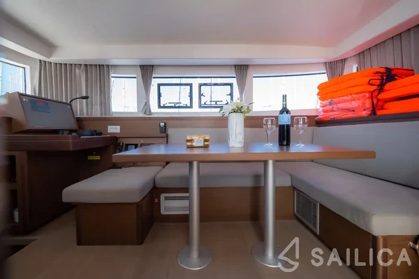 Lagoon 40 - Yacht Charter Sailica