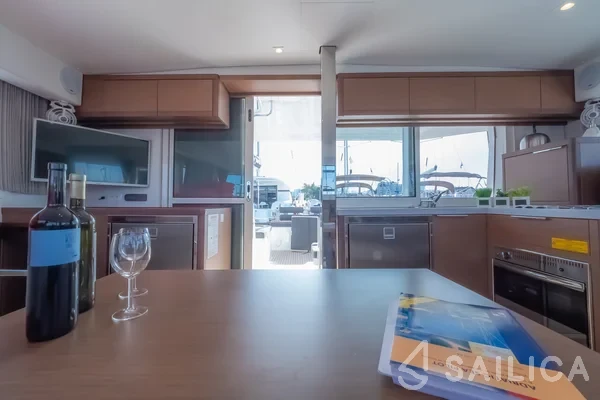 Lagoon 40 - Yacht Charter Sailica