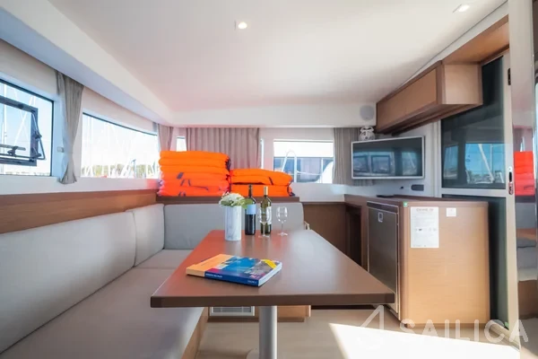 Lagoon 40 - Yacht Charter Sailica