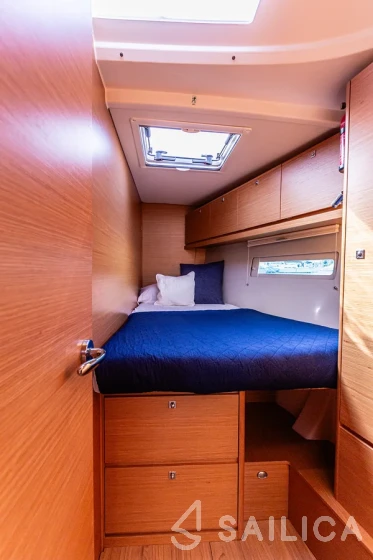 Dufour 520 GL - Yacht Charter Sailica