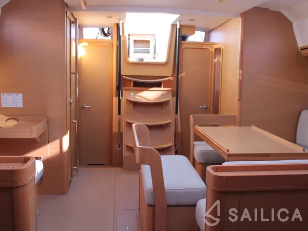 Dufour 520 GL - Yacht Charter Sailica