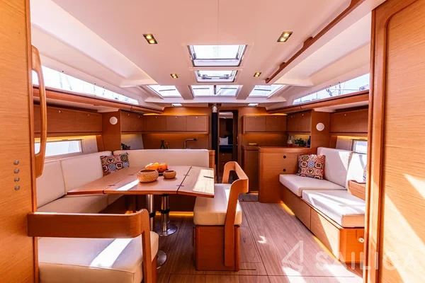 Dufour 520 GL - Yacht Charter Sailica