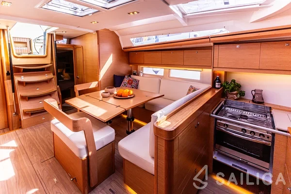 Dufour 520 GL - Yacht Charter Sailica