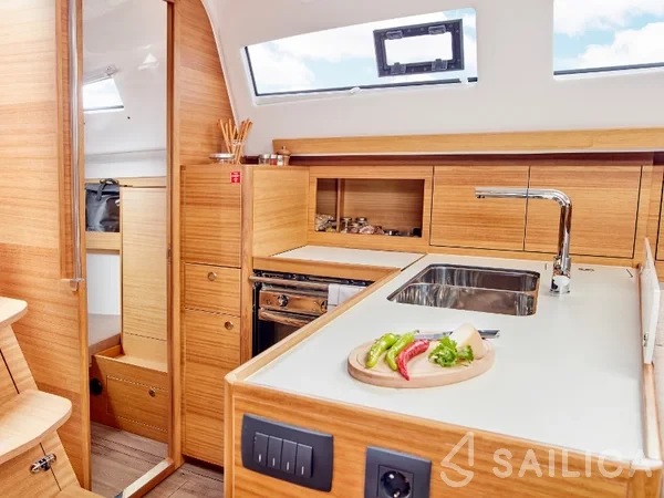 Elan 40.1 - Yacht Charter Sailica