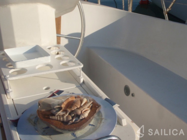 Jeanneau 41 - Yacht Charter Sailica