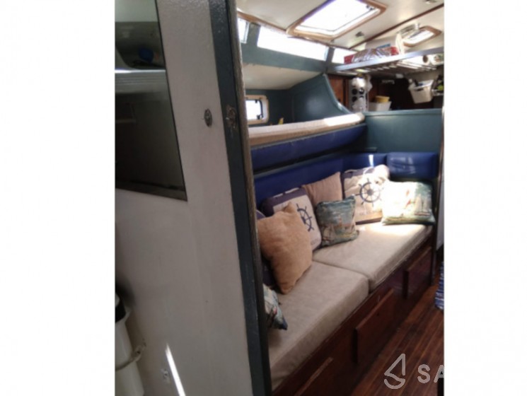 Jeanneau 41 - Yacht Charter Sailica