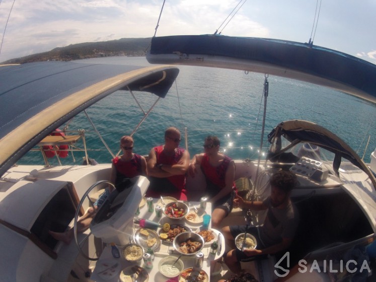 Jeanneau 41 - Yacht Charter Sailica